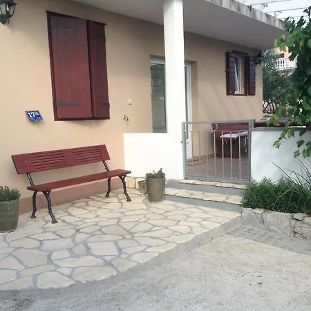 Apartments Ivana 532 * Murter
